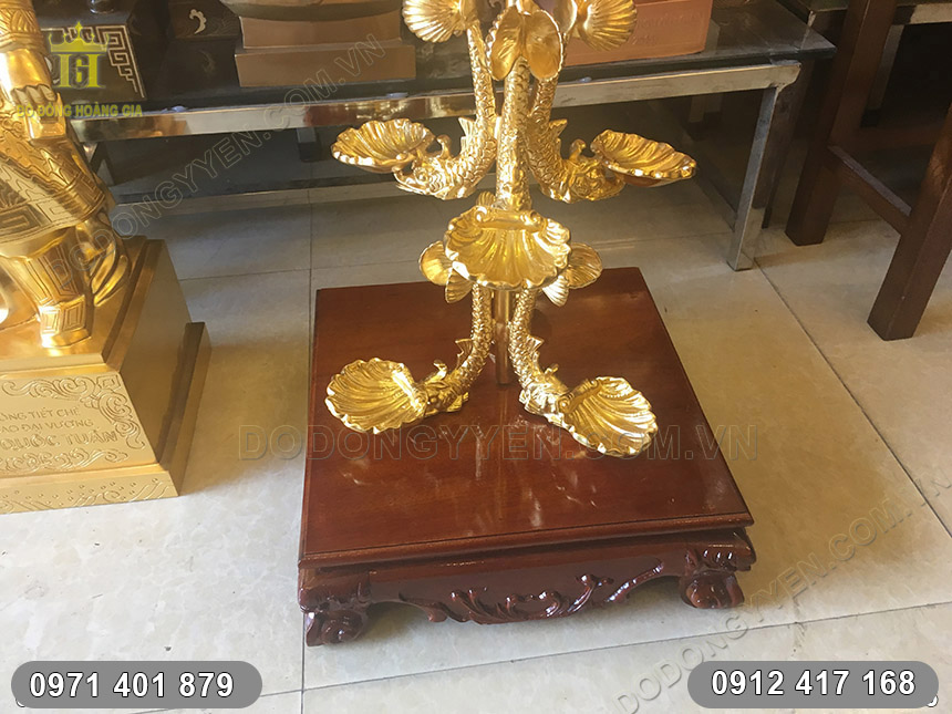 biểu tượng cửu ngư vỏ s&ograve; thếp v&agrave;ng
